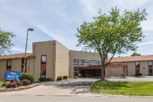 Clarion Pointe Bloomington-Normal near I-55 and University - 9