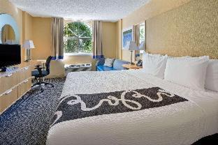 La Quinta Inn & Suites by Wyndham Sunrise - Sunrise - 6