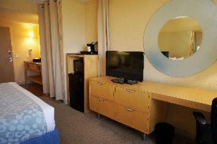 La Quinta Inn & Suites by Wyndham Sunrise - Sunrise - 4