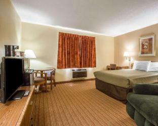 SureStay by Best Western Massena - Massena - 8