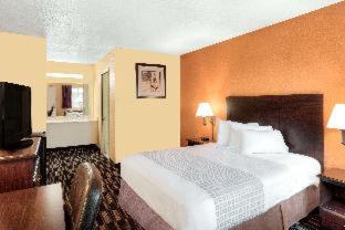 Howard Johnson by Wyndham Modesto Ceres - Ceres - 1