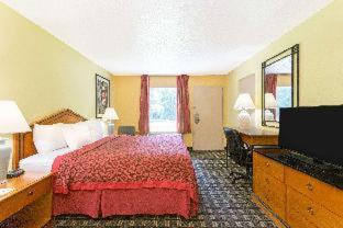 Days Inn by Wyndham Savannah Airport - Savannah - 4