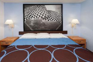 Super 8 by Wyndham Huntington - Huntington - 5