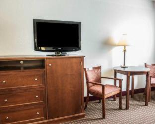 Comfort Inn - Fremont - 5