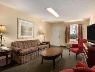 Baymont by Wyndham Salem Roanoke Area - 3