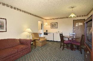 Travelodge by Wyndham Hudsonville - 8