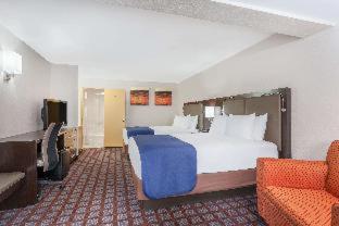 Days Inn by Wyndham Woodbury Long Island - 1
