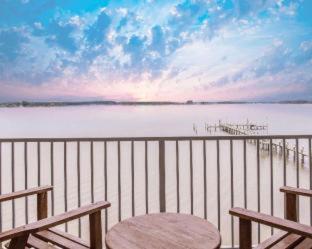 Island Inn & Suites, an Ascend Collection Hotel - 8