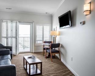 Island Inn & Suites, an Ascend Collection Hotel - 6