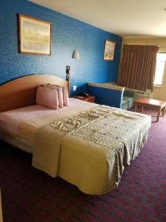 Scottish Inn & Suites - Hankamer - 9