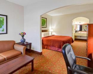 Quality Inn & Suites Canton - 6