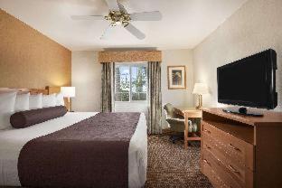 Ramada by Wyndham Costa Mesa/Newport Beach - Costa Mesa - 2