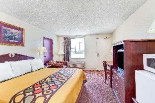 Super 8 by Wyndham Clarksville East - Clarksville - 4