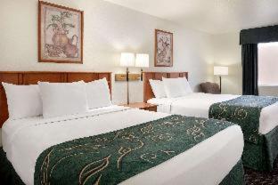 Travelodge by Wyndham Clinton Valley West Court - Clinton - 2
