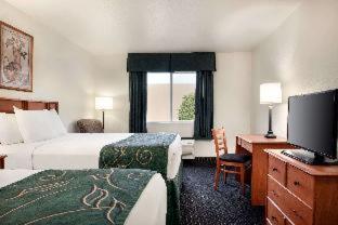 Travelodge by Wyndham Clinton Valley West Court - Clinton - 1