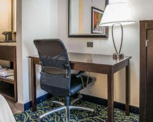 Comfort Inn & Suites Butler - Butler - 9