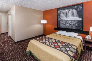 Super 8 by Wyndham Rochester - 9