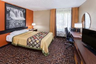 Super 8 by Wyndham Rochester - 7