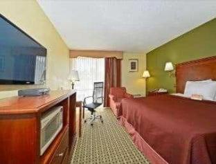 Howard Johnson by Wyndham Clifton NJ - 5