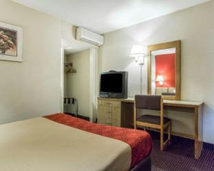 Econo Lodge Atlanta College Park - 8