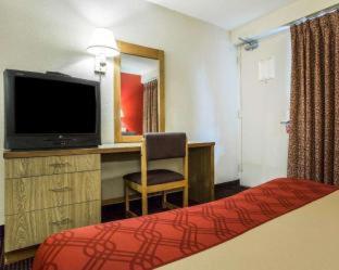 Econo Lodge Atlanta College Park - 3