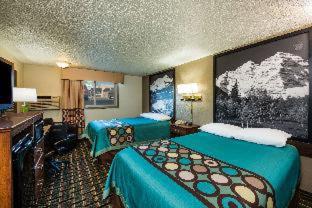 Super 8 by Wyndham Pueblo - 3