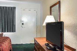 Econo Lodge - 5