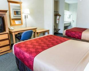 Econo Lodge Whiteville - 5