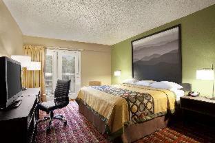 Super 8 by Wyndham Cherokee - 3