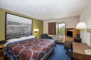 Super 8 by Wyndham Storm Lake - Storm Lake - 4
