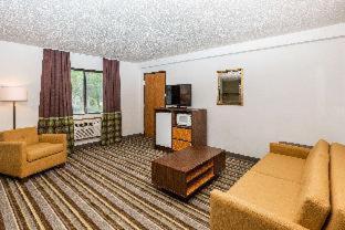 Super 8 by Wyndham Storm Lake - Storm Lake - 2