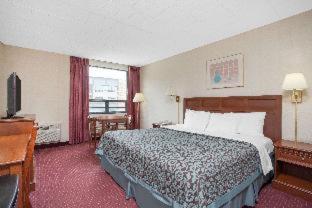 Days Inn by Wyndham Liberty - Ferndale - 1