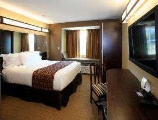 Microtel Inn & Suites by Wyndham Wheeling at The Highlands - 8
