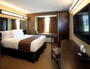 Microtel Inn & Suites by Wyndham Wheeling at The Highlands - 4