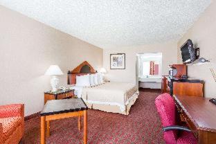 Days Inn by Wyndham Goldsboro - 4