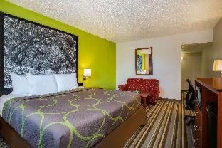 Super 8 by Wyndham Lake City - 6