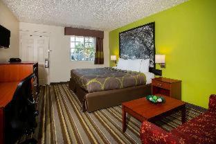 Super 8 by Wyndham Lake City - 5