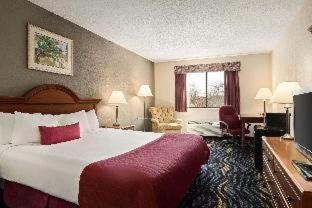 Baymont by Wyndham Logan - 9
