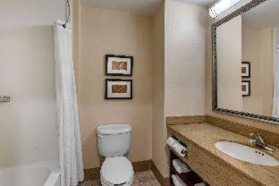 Holiday Inn Express & Suites Leesburg - Historic District by IHG - 3