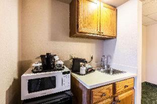 AmericInn & Suites by Wyndham Baraboo Event Center - 4