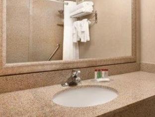 Ramada by Wyndham Newark/Wilmington - Newark - 8