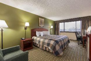 Ramada by Wyndham Rochelle Park Near Paramus - 3