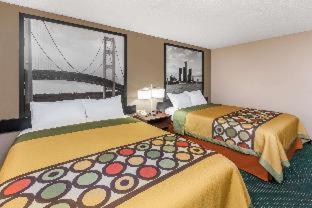 Super 8 by Wyndham Ionia MI - 2