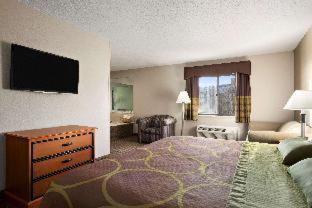 Super 8 by Wyndham Green Bay I-43 Bus. Park - 3