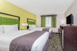 AmericInn and Suites by Wyndham Delafield-Waukesha-Milwaukee - 6