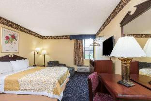 Days Inn & Suites by Wyndham Youngstown / Girard Ohio - 2