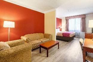 Econo Lodge Inn & Suites Douglasville - 1