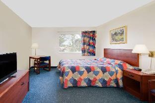 Super 8 by Wyndham Emmetsburg - Emmetsburg - 1