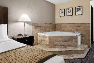 Baymont by Wyndham Belleville Airport Area Free Airport Shuttle - 6