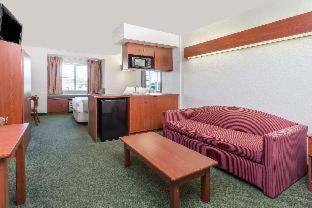 Microtel Inn & Suites Marianna - 1